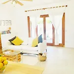 Beach House With Free Wifi